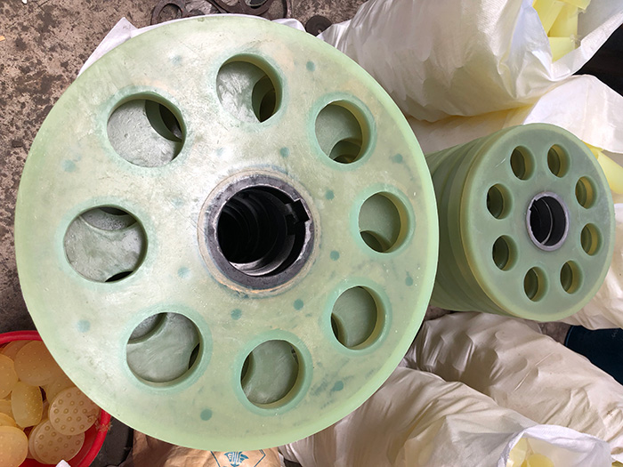 在選購(gòu)球磨機(jī)聚氨酯內(nèi)襯墊圈時(shí)需著重考慮產(chǎn)品的質(zhì)量